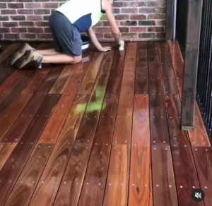 Hardwood deck Oiling